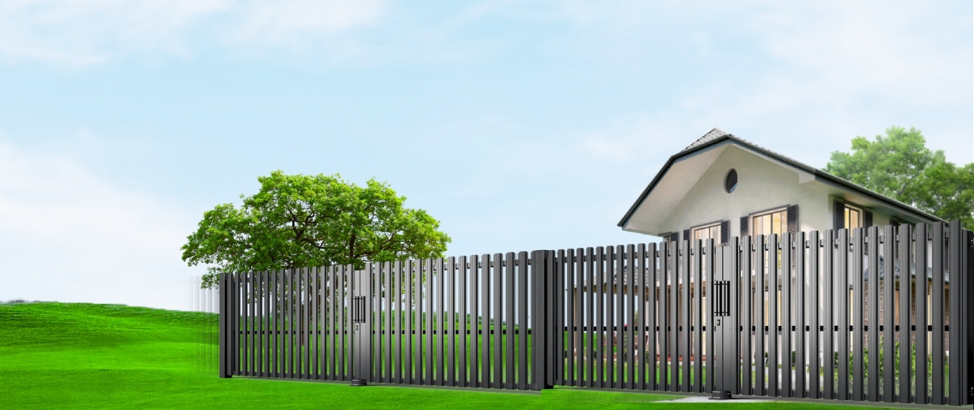 Фон: забор у дома