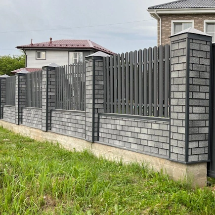 Кирпичный забор